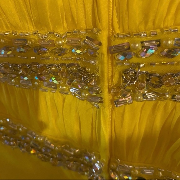 Flowy yellow Tony Bowls prom gown - Picture 10 of 16